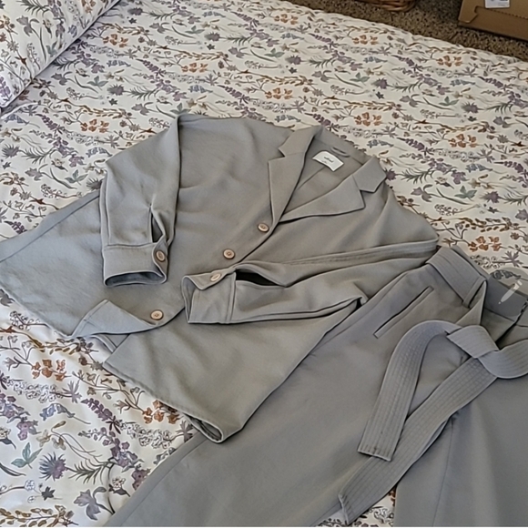 Aritzia Wilfred suit button up shirt basalt grey-green size XS ** - Picture 2 of 4